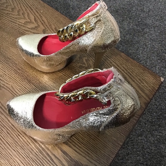 Gold high strapped pumps - Picture 2 of 7